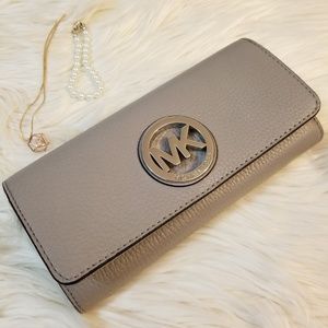 Michael Kors Fulton Wallet in Pearl Grey